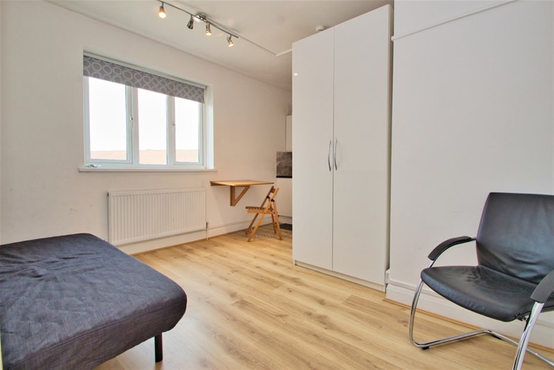 Dominion Parade, Station Road, Harrow, HA1